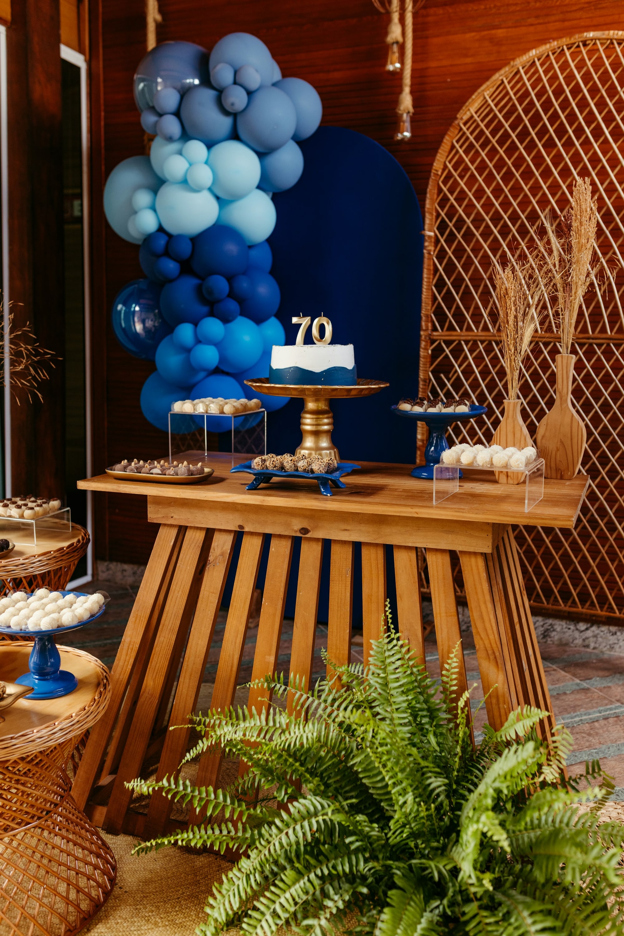 Cake table & dessert table styling